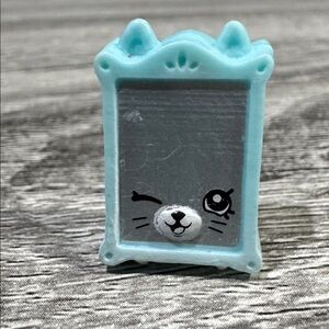 Shopkins | Homewares: Silver & Blue Jane Frame (5-050) - Mini Figure